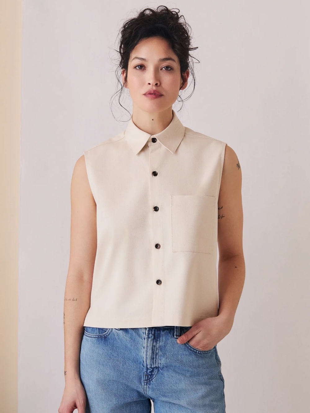Naomi Nomi The Sleeveless